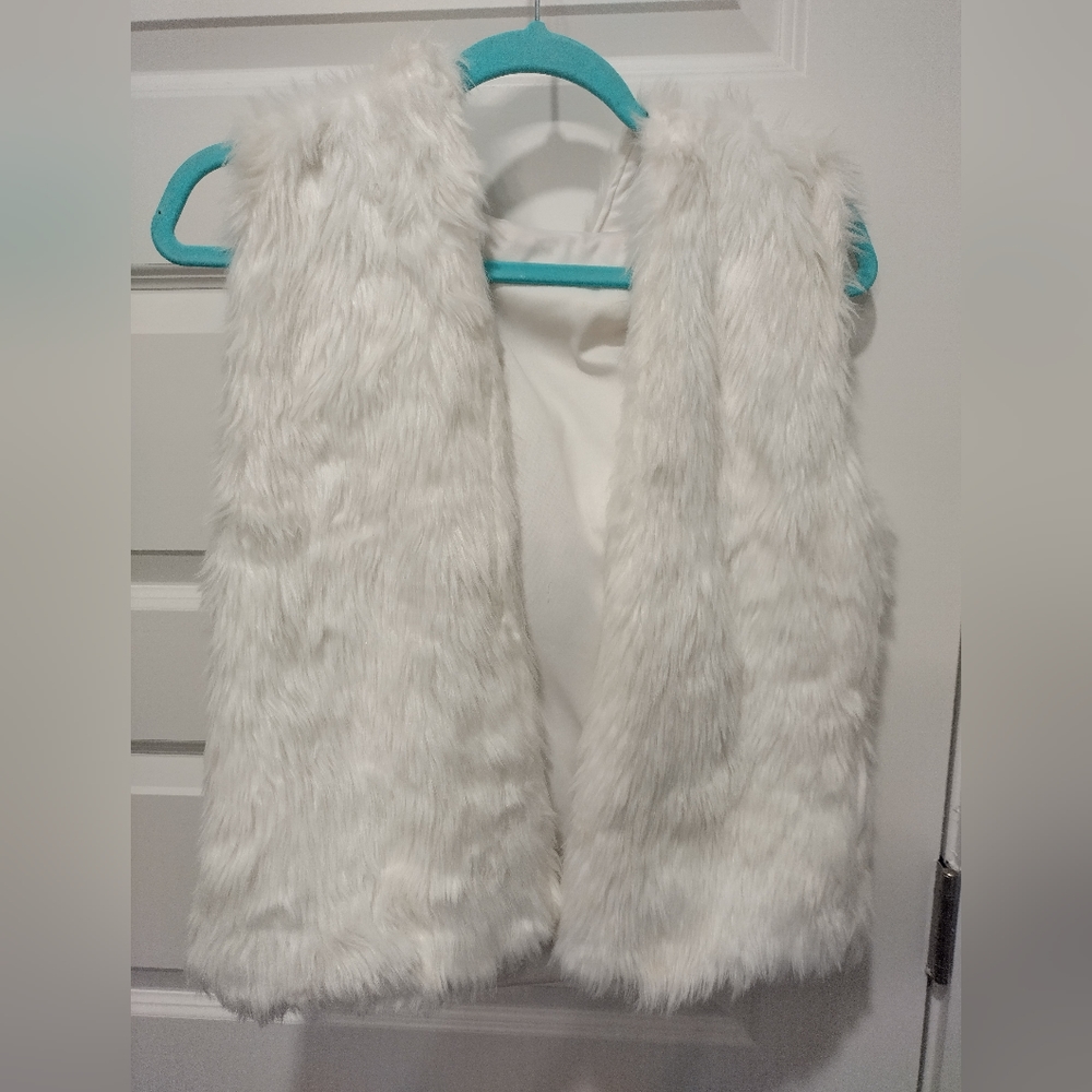 Spirit Halloween Adult small/medium Faux Fur Unicorn Vest with Hood